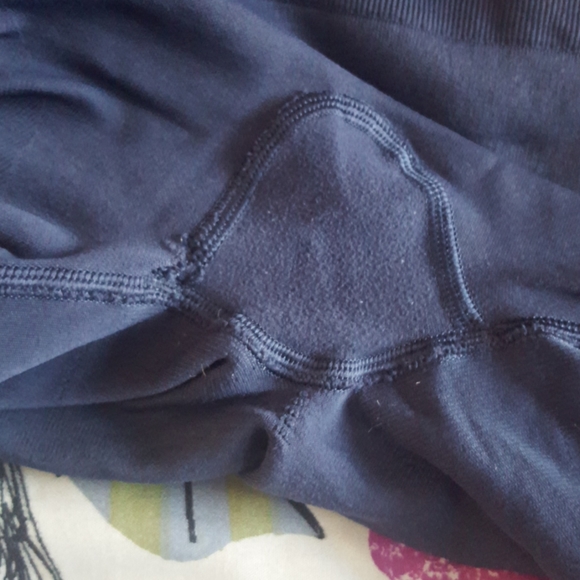 Lululemon Zoned In Crop - Picture 7 of 9